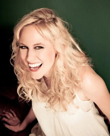 Lindsay Redwine<
